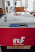 Ein Kickertisch mit ruf Logo